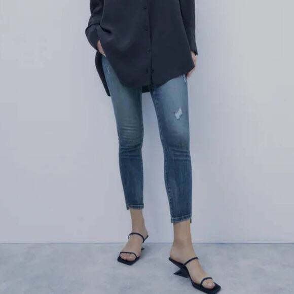 Zara Mid Rise Skinny Distressed Jeans Size 6 NWT - Picture 1 of 6